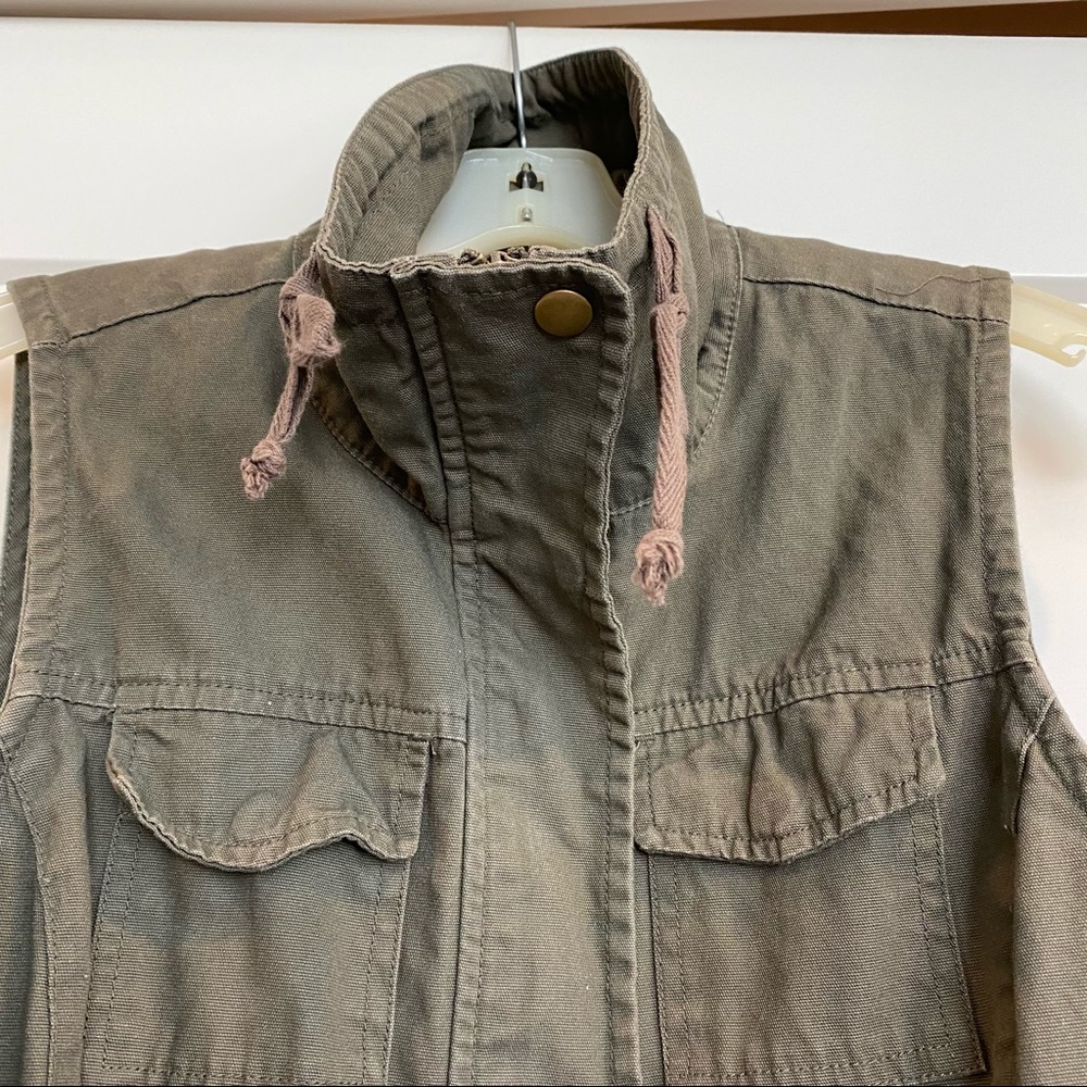 American Rag green vest - Picture 3 of 7